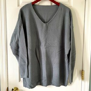 Unknown brand. Xxl. Grey v-neck sweater.